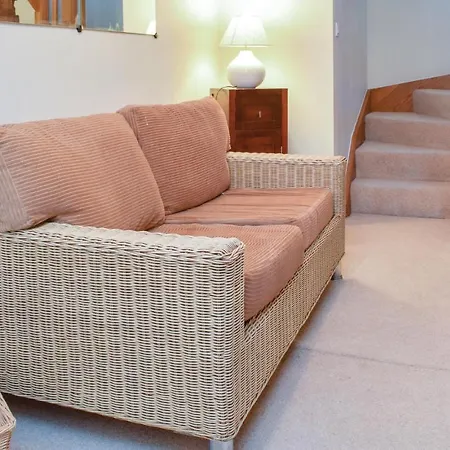 3 Bedroom Gorgeous In Manvieu Bocage *