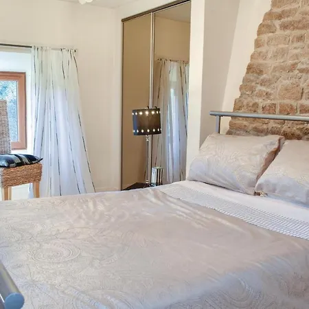 3 Bedroom Gorgeous In Manvieu Bocage *