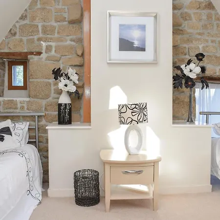 3 Bedroom Gorgeous In Manvieu Bocage